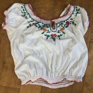 ⚡️3 for $20 BUNDLE SALE!⚡️ 
H&M White Embroidered Off the Shoulder Top